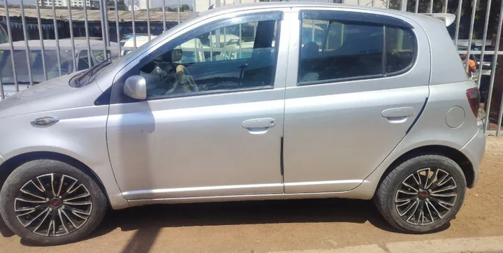 Toyota Vitz 2001 – photo 3