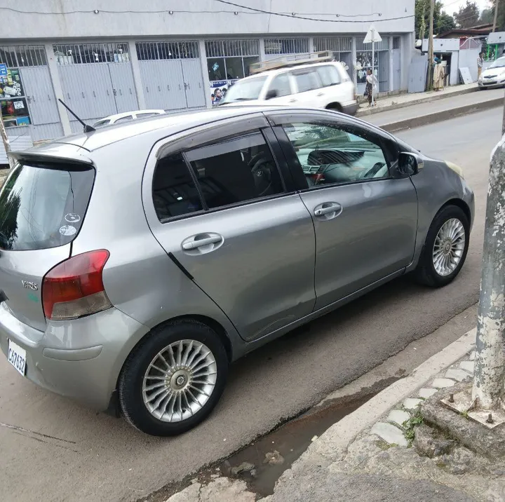 Toyota Yaris Compact 2010 – photo 4