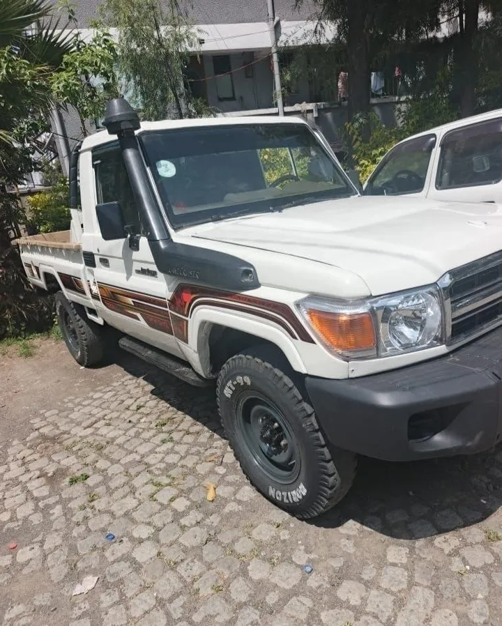 Toyota Land Cruiser Pickup 2015 – photo 5