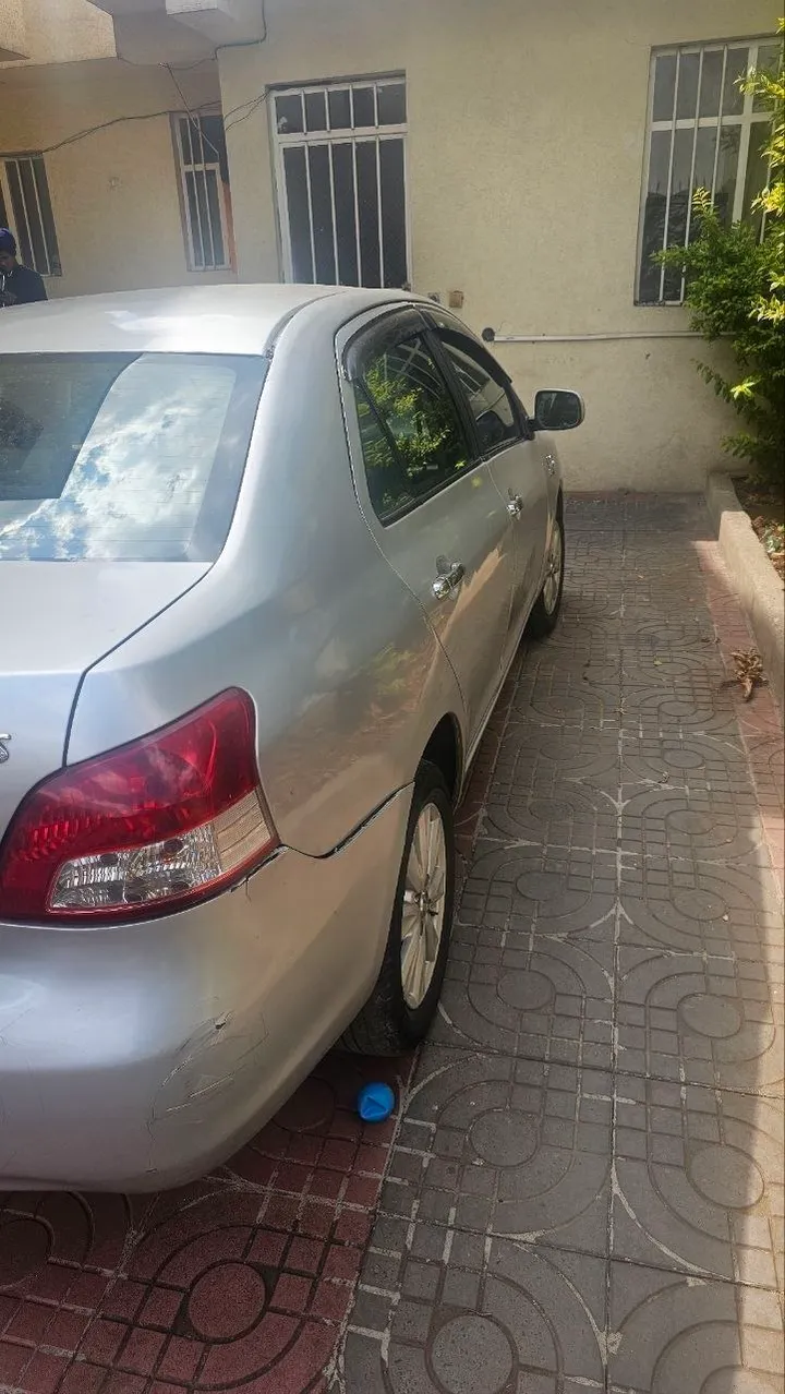 Toyota Yaris Sedan 2010 Automatic – photo 4