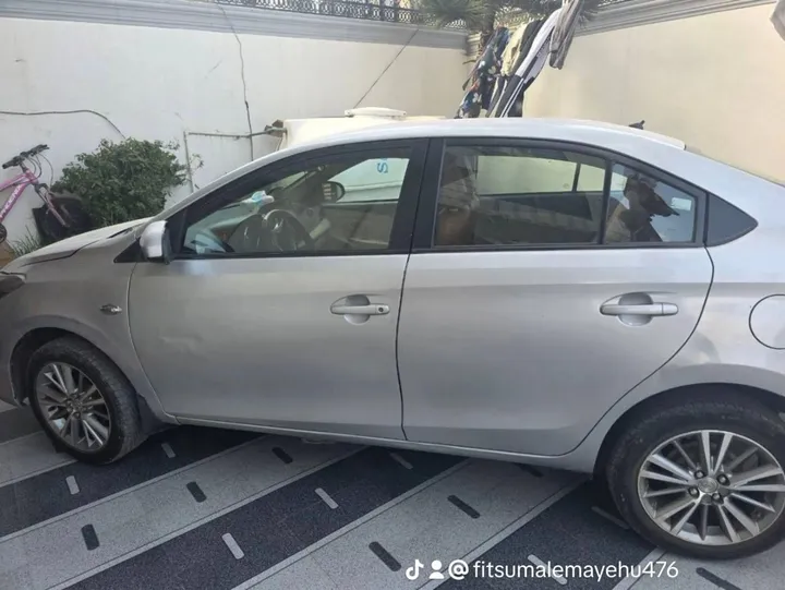 Toyota Yaris 2017 Sedan – photo 3