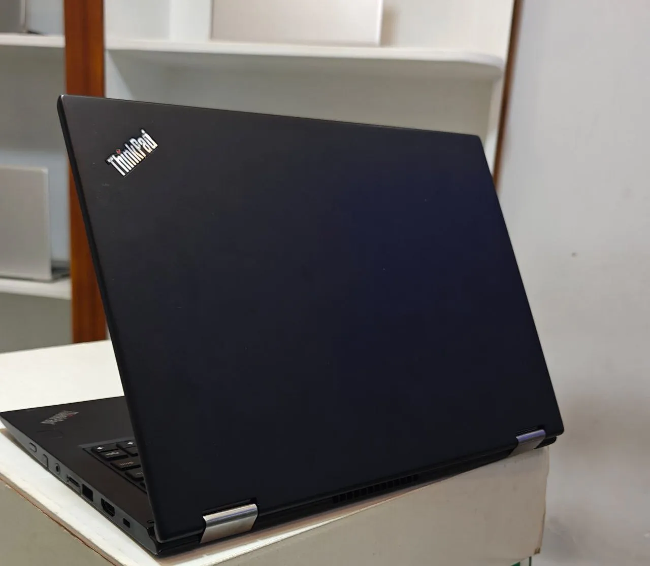 Lenovo ThinkPad Yoga 380 Laptop – photo 3