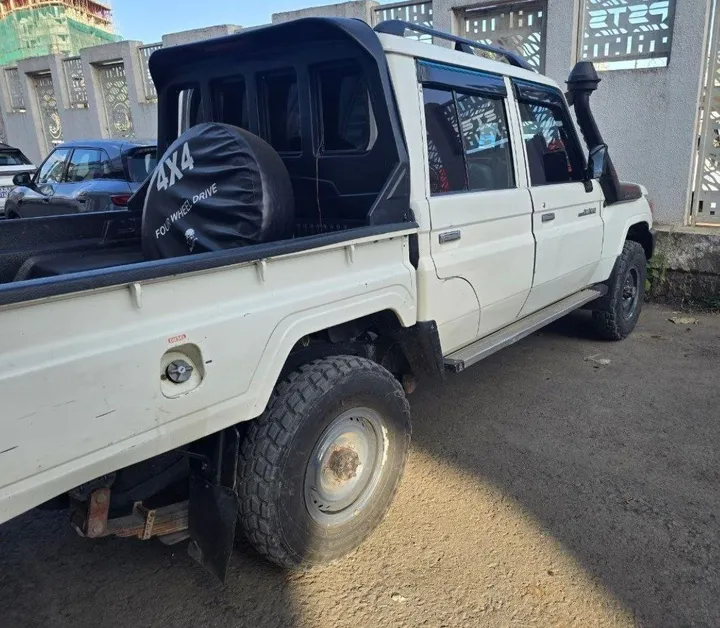 Toyota Double Cab Pickup 2018 – photo 3
