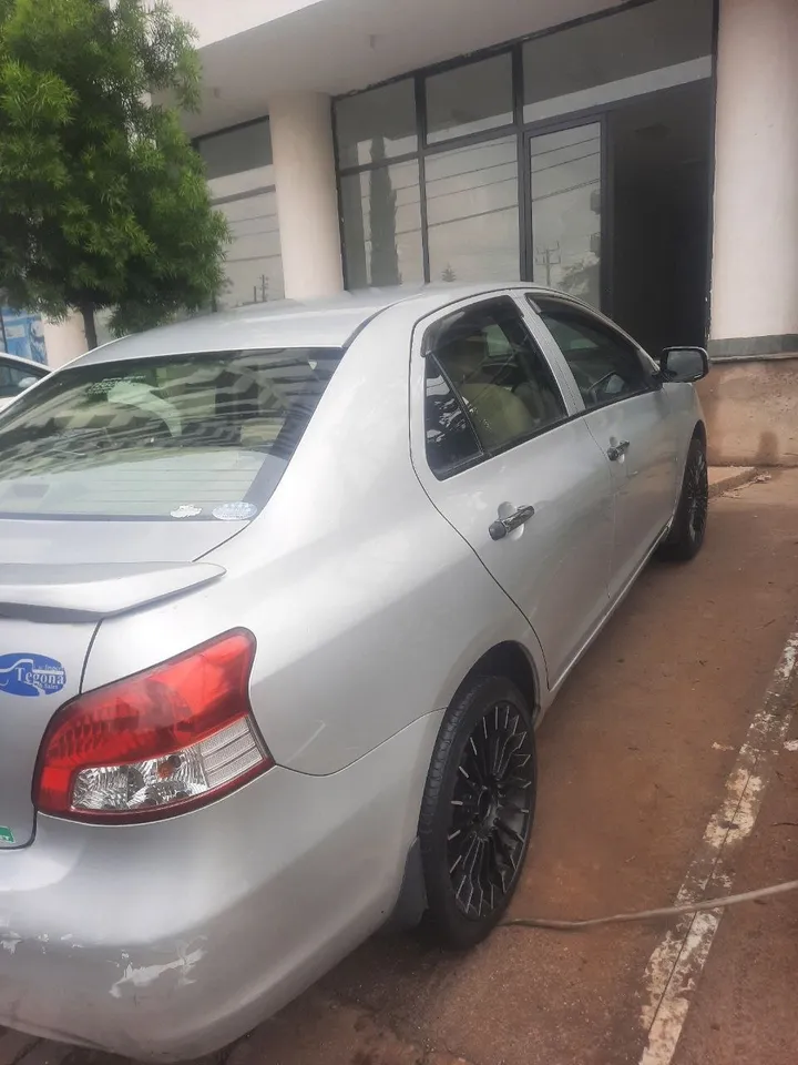 2010 Toyota Belta Sedan – photo 6