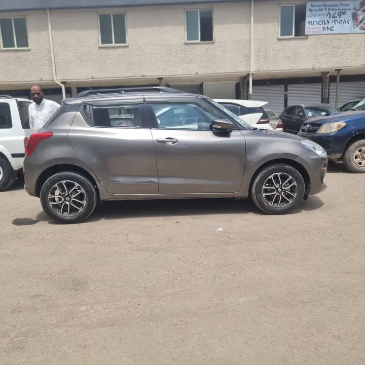 Suzuki Swift 2022 Automatic 1.2L – photo 3