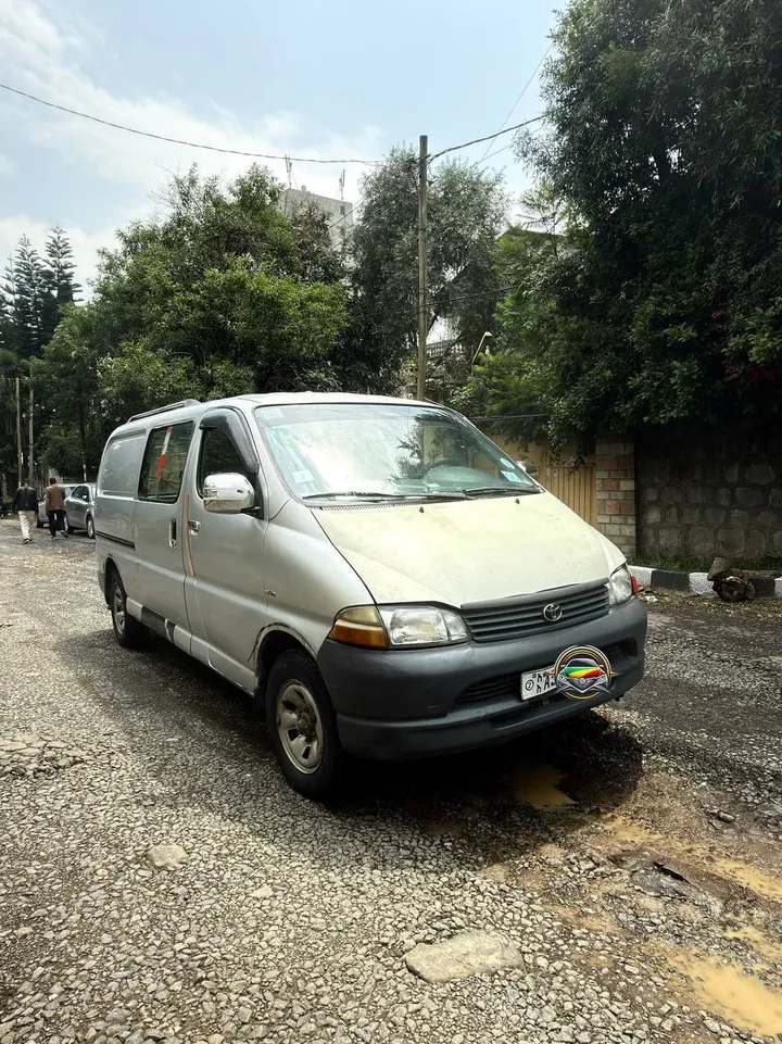 Toyota D4D 2005 Manual Van – photo 5