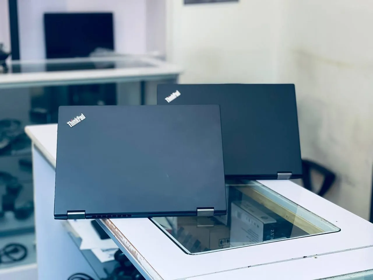 Lenovo ThinkPad X380 Yoga Laptop – photo 4