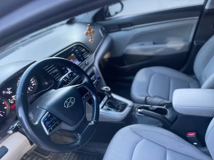 Hyundai Elantra 2017 Automatic – photo 4