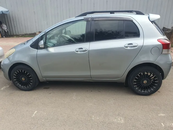 2010 Toyota Yaris Compact – photo 4
