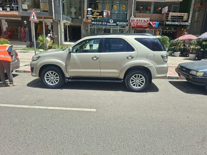 Toyota Fortuner 2012 Diesel Manual – photo 4