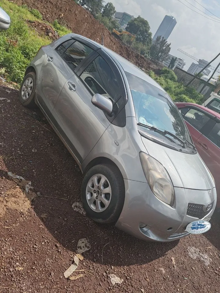 Toyota Vitz Automatic Compact – photo 3