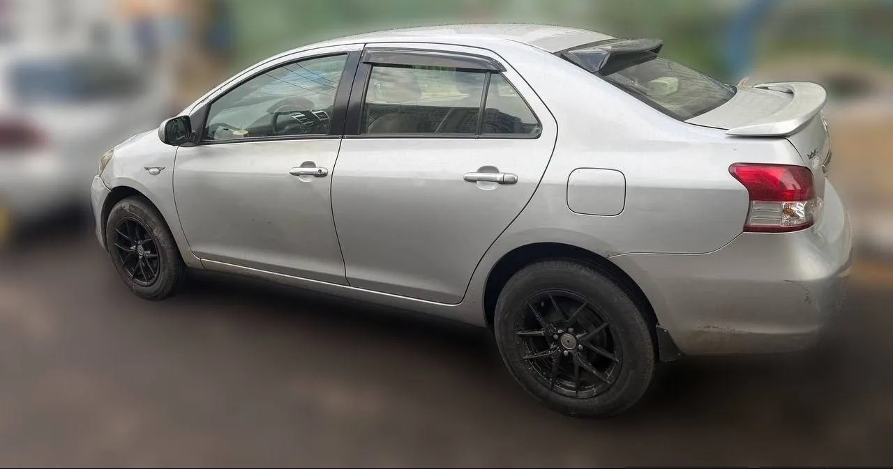 2007 Toyota Yaris Sedan Manual – photo 3
