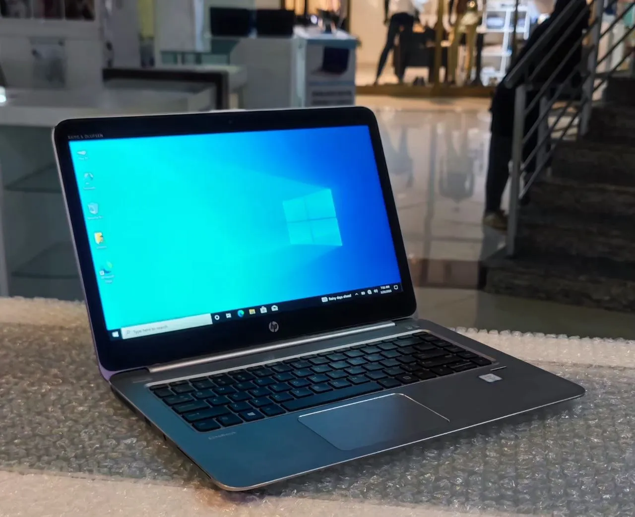 HP EliteBook 1040 G3 Laptop – photo 3