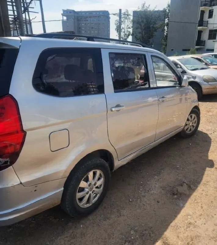 Wuling Hongguang S 2018 – photo 4