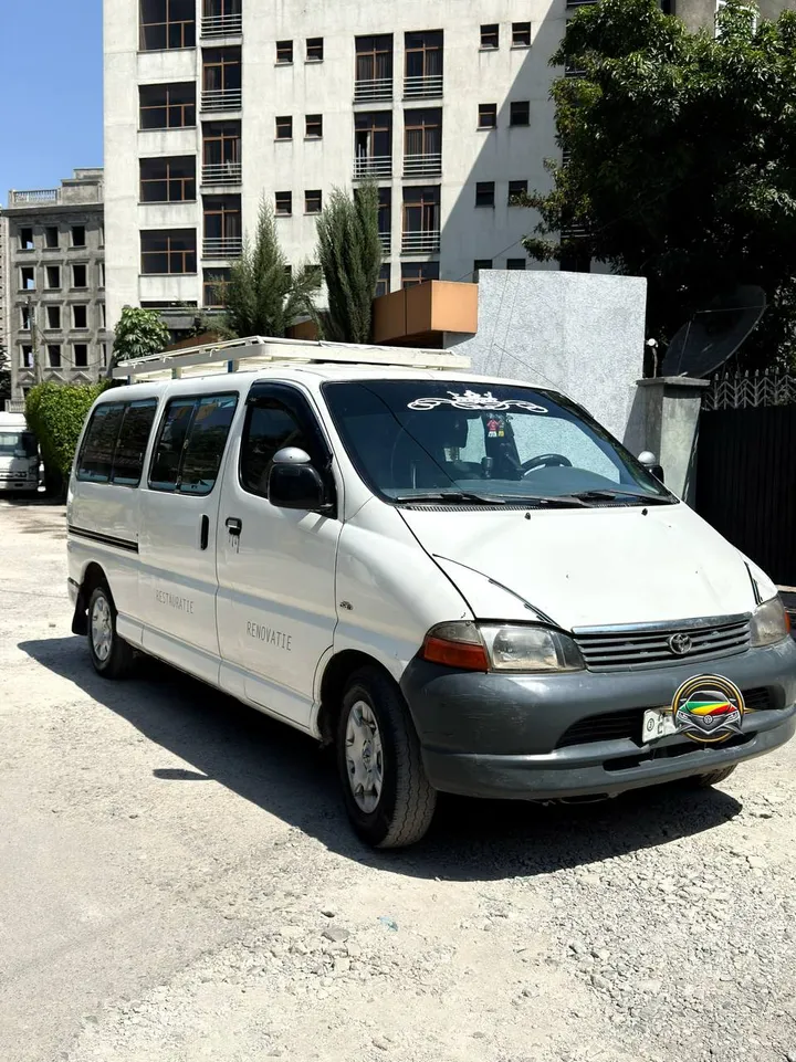 Toyota D4D 2006 Manual Van – photo 5