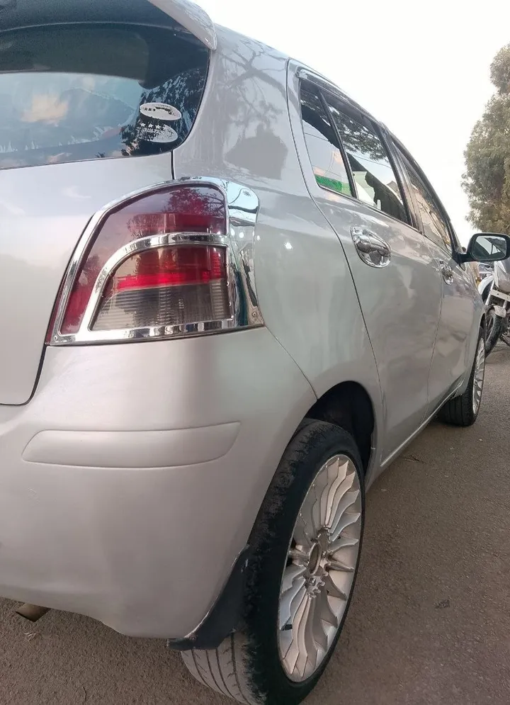 Toyota Yaris Automatic 2010 – photo 3