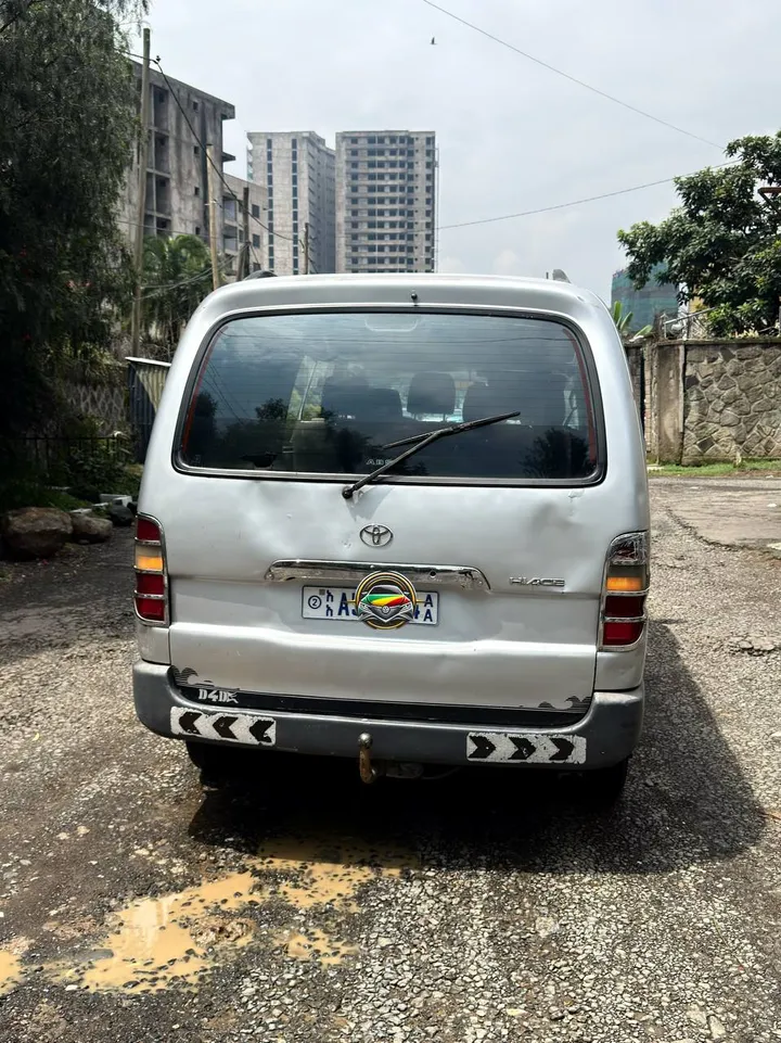 Toyota D4D 2005 Manual Van – photo 6