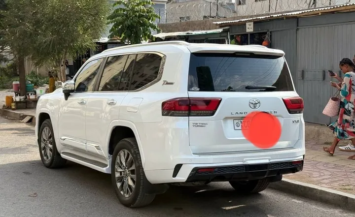 Toyota Land Cruiser VX-R 2022 – photo 3