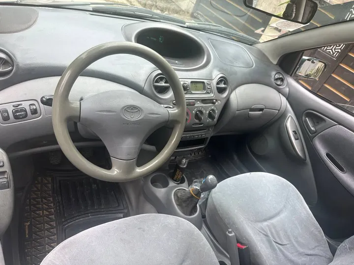 Toyota Vitz Yaris 2001 – photo 4