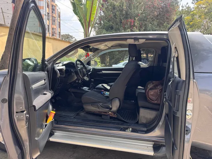 Toyota Hilux Revo King Cab 2019 – photo 6