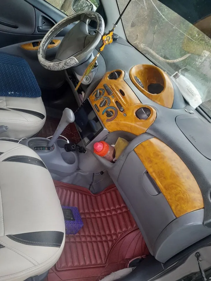 2001 Toyota Hatchback Car – photo 3