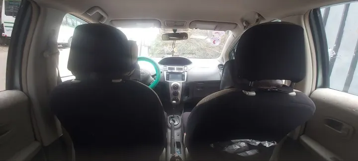 Toyota Yaris Compact 2009 – photo 5