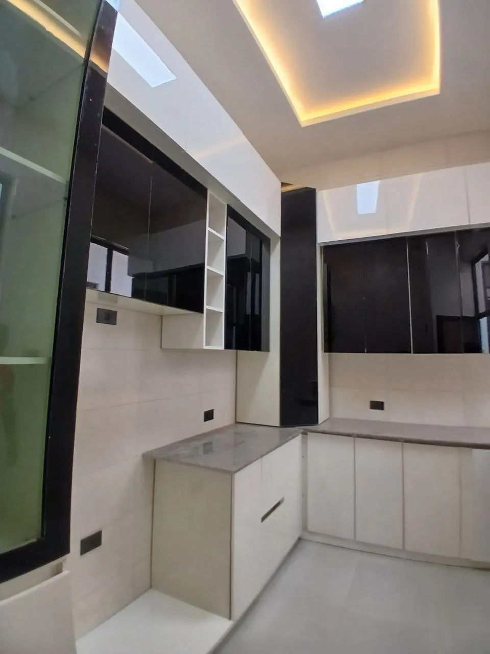 5-Bedroom Villa for Sale in Semit – photo 3