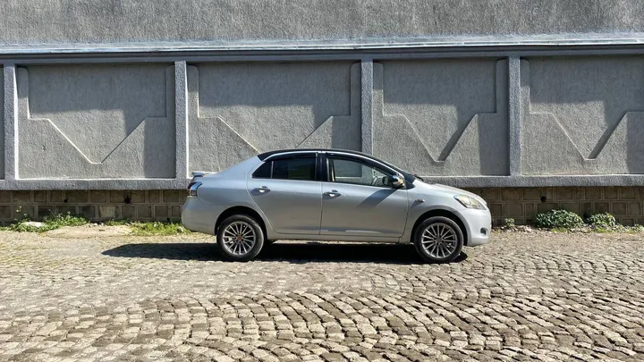 Toyota Yaris Belta 2006 – photo 5