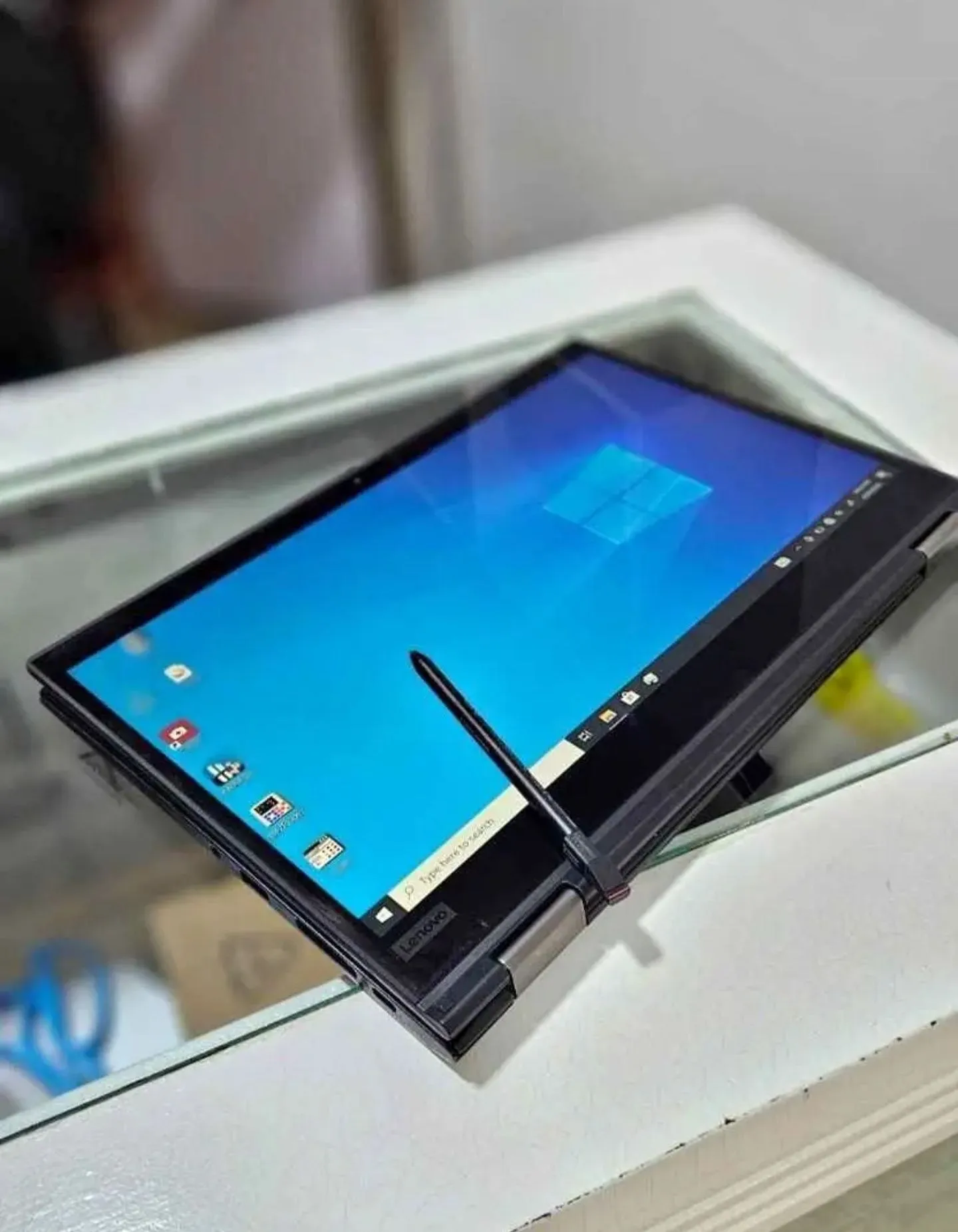 Lenovo Yoga X390 Touch Laptop – photo 3