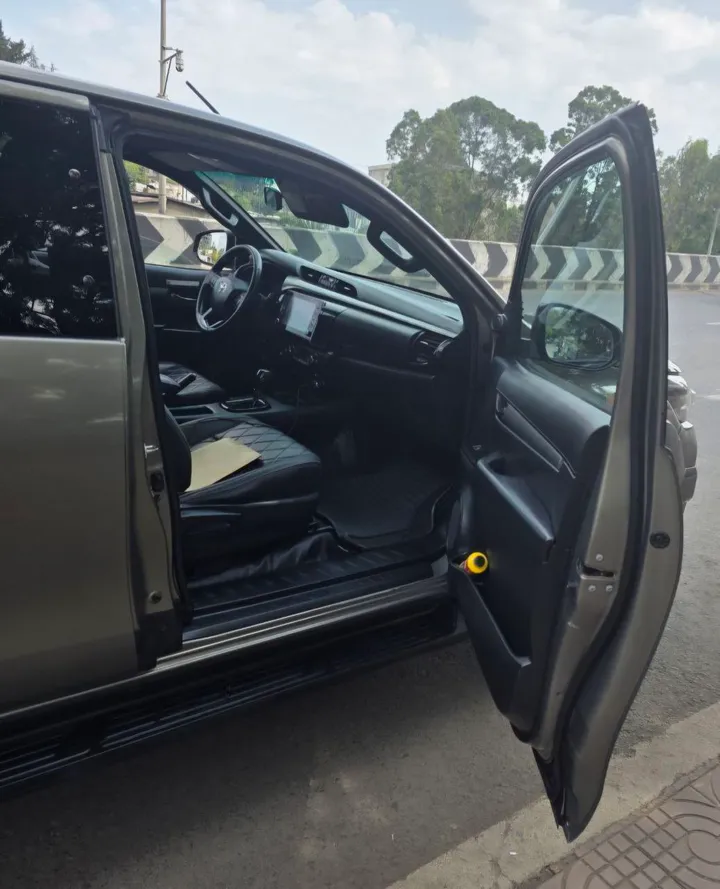 Toyota Hilux 2021 Automatic Diesel – photo 5