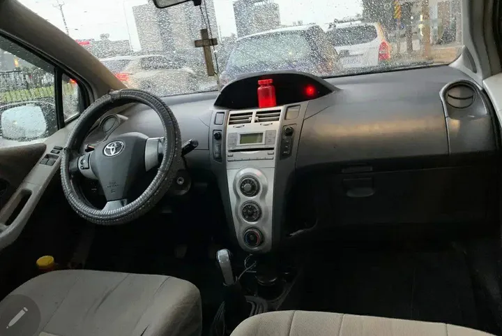 Toyota Yaris Compact 2007 Manual – photo 3