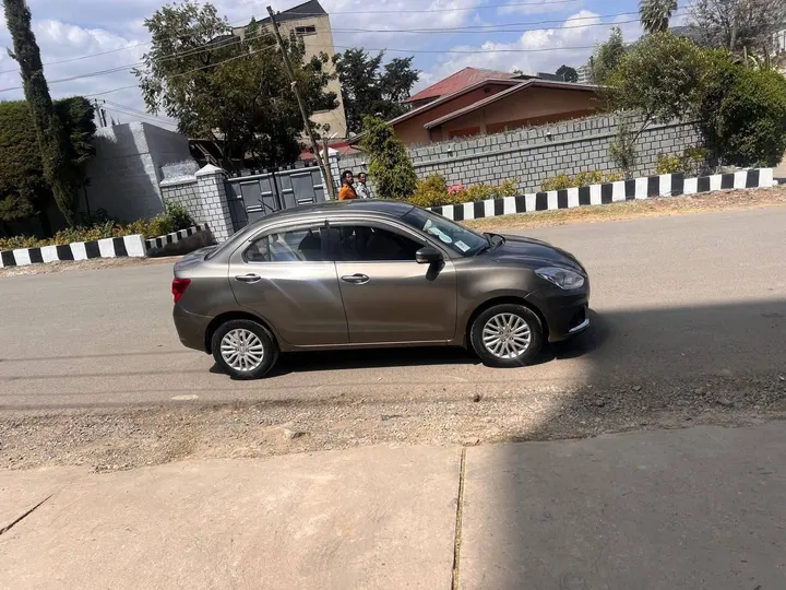 Suzuki Dzire 2021 Automatic – photo 4