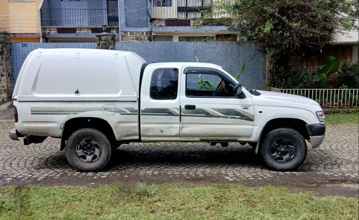 Toyota Hilux D4D 2003 Manual – photo 3