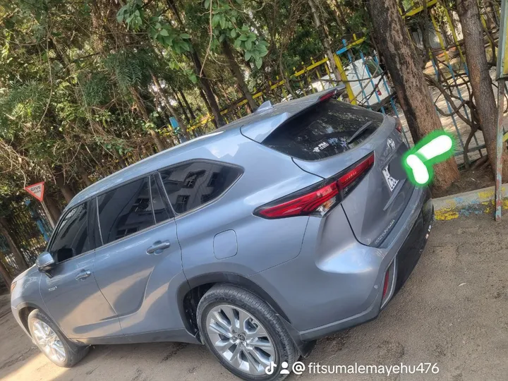 Toyota Highlander Limited Hybrid 2024 – photo 3