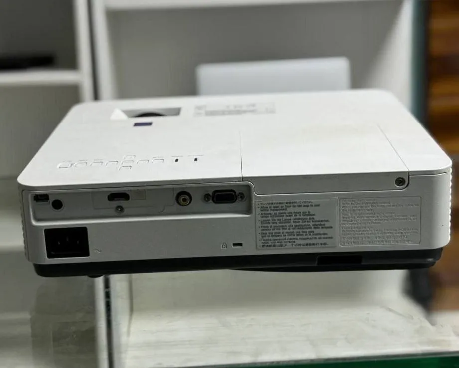 Sony VPL-DX221 Projector – photo 3
