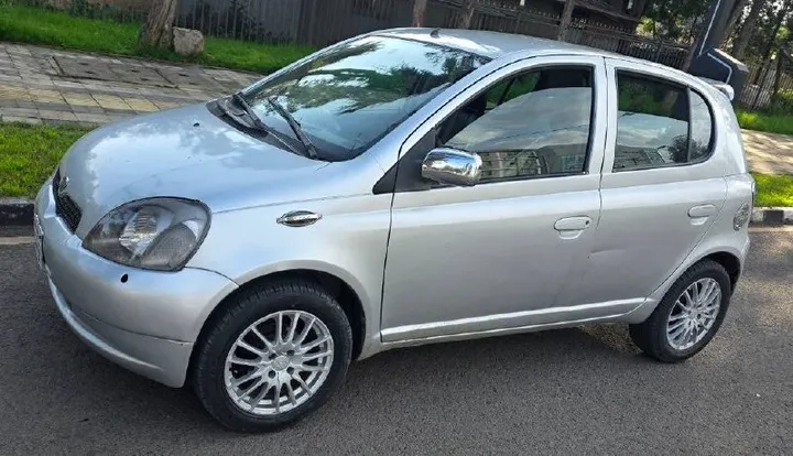 Toyota Vitz 2000 Automatic – photo 5