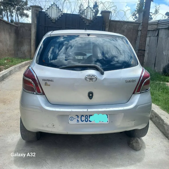 Toyota Yaris Compact 2009 Silver – photo 6