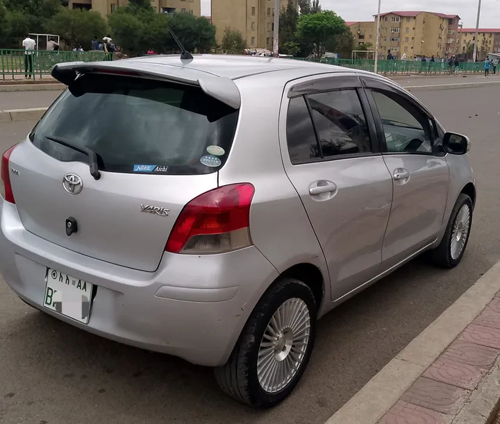 Toyota Yaris Compact 2010 – photo 5