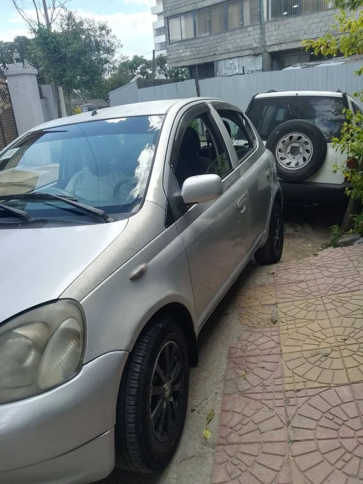 Toyota Vitz Automatic 1.0L – photo 3