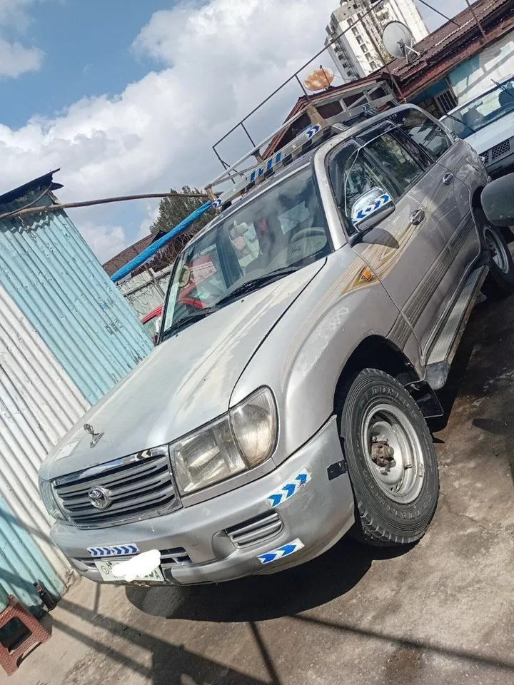 Toyota Land Cruiser 105 GXR 2006 – photo 3