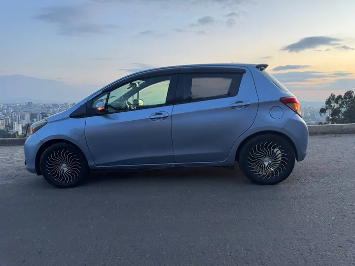 Toyota Yaris Compact 2013 Automatic – photo 6