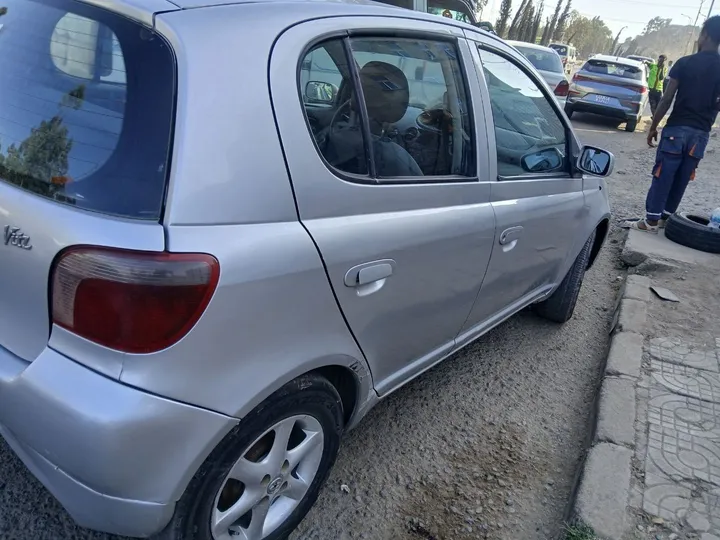 Toyota Vitz 2001 – photo 3