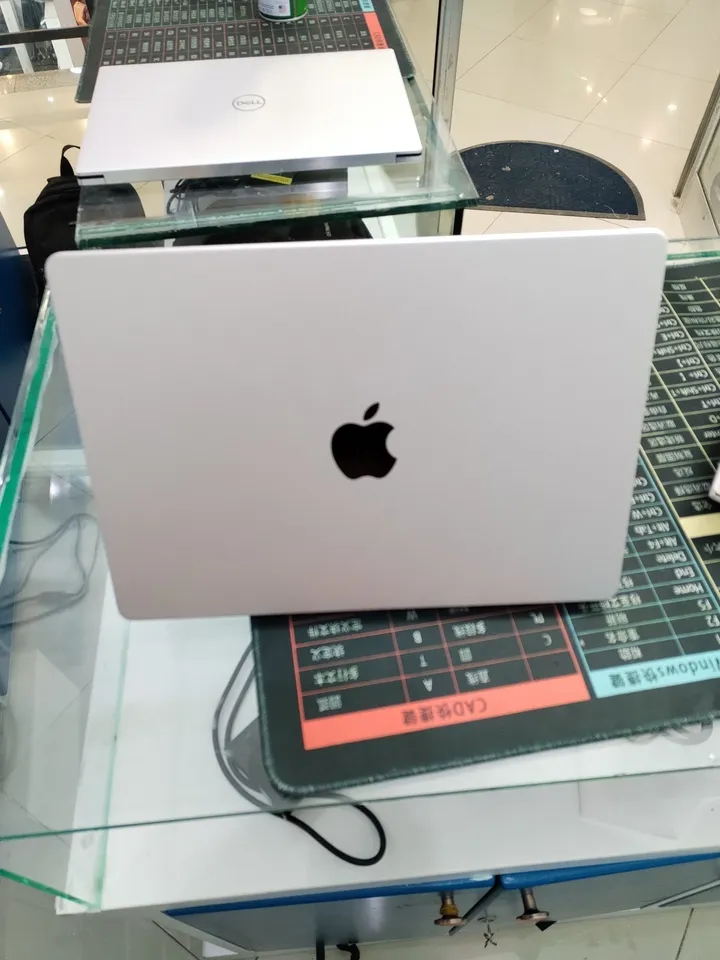Apple MacBook Pro 14-inch M5 16GB 512GB – photo 3