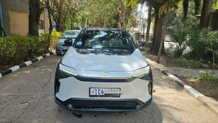 Toyota bZ4X Electric SUV 2023 – photo 5
