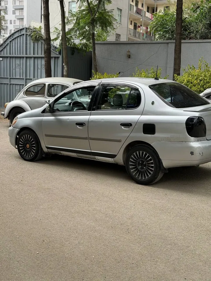 Toyota Platz Sedan – photo 10