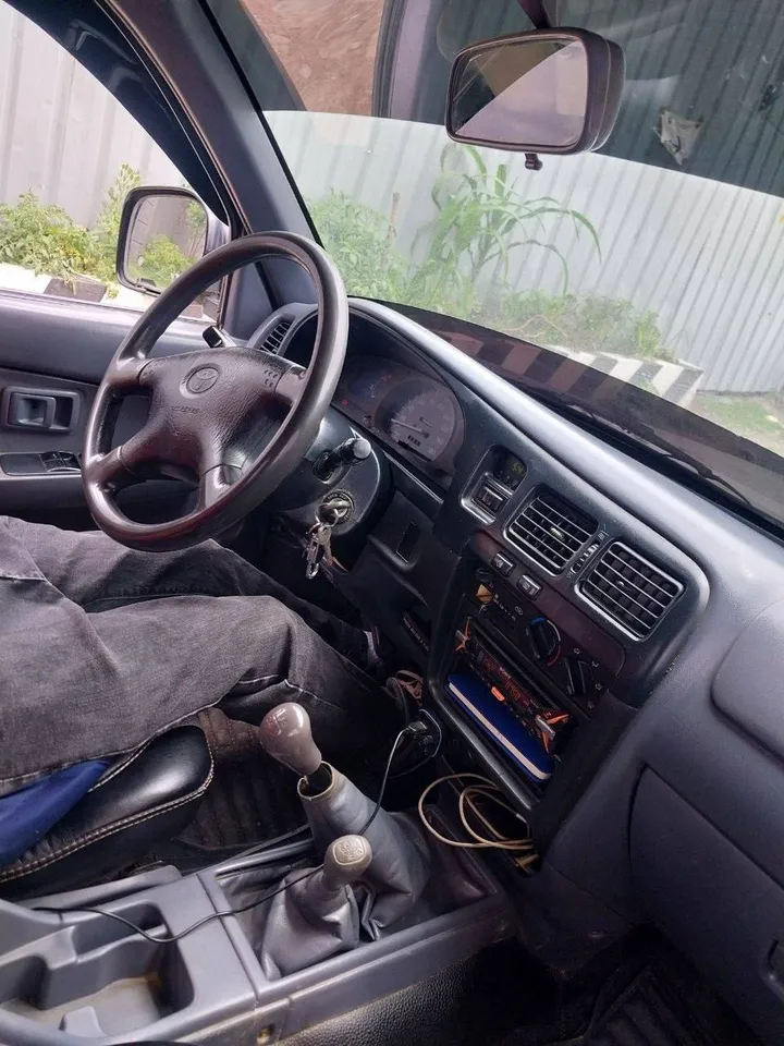 Toyota Hilux 2004 Manual – photo 7
