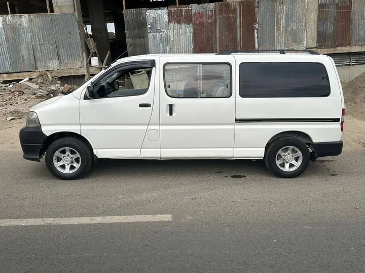 Toyota Glass Van 2010 – photo 3