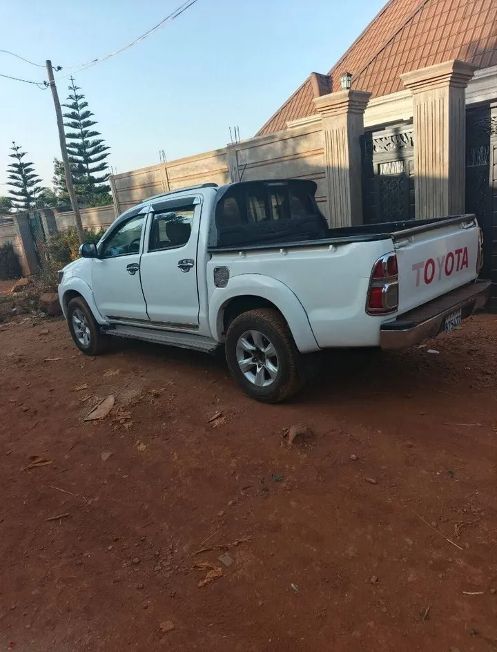 Toyota Hilux Double Cab 2011 – photo 3