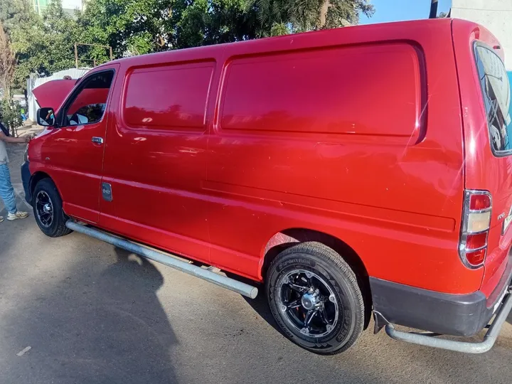 2011 Toyota Hiace Panel Van – photo 3