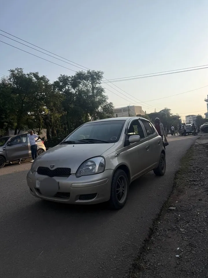 Toyota Vitz 2004 Automatic 1.0L – photo 4